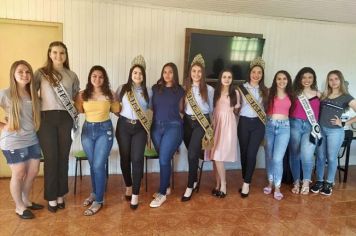 CANDIDATAS À SOBERANAS DE GARRUCHOS RECEBEM VISITAS