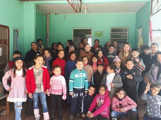 Grupo Arco Íris-CRAS confraternizam com crianças do Lar da Criança de Santo Antônio da Missões