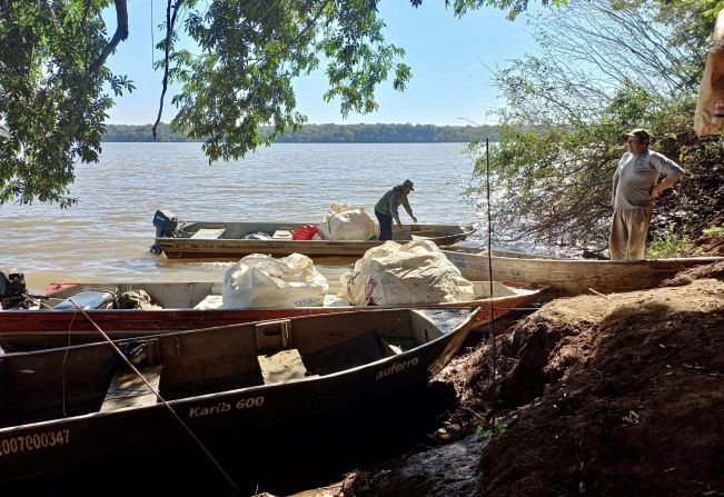 MUTIRÃO DE COLETA DE LIXO ÀS MARGENS DO RIO URUGUAI